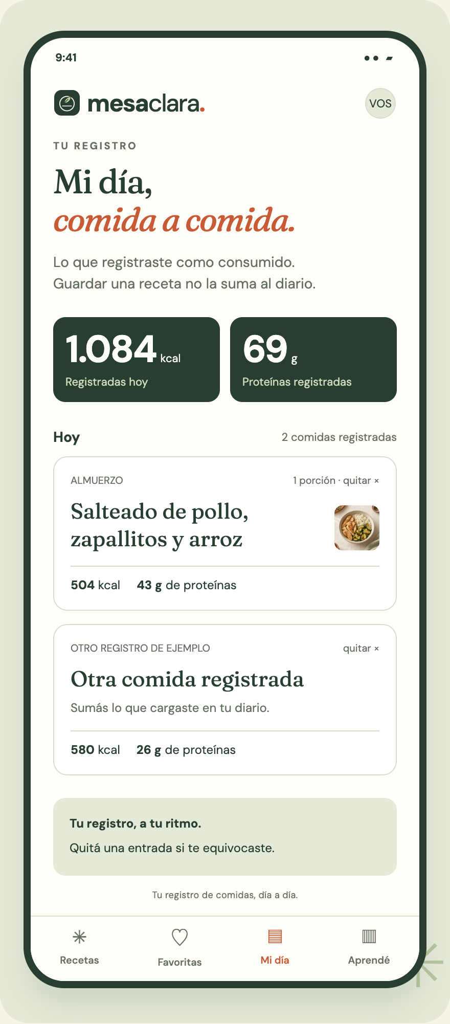 Pantalla Mi día: 1.084 kcal y 69 gramos de proteínas registradas en dos comidas de ejemplo; guardar no suma calorías al diario.